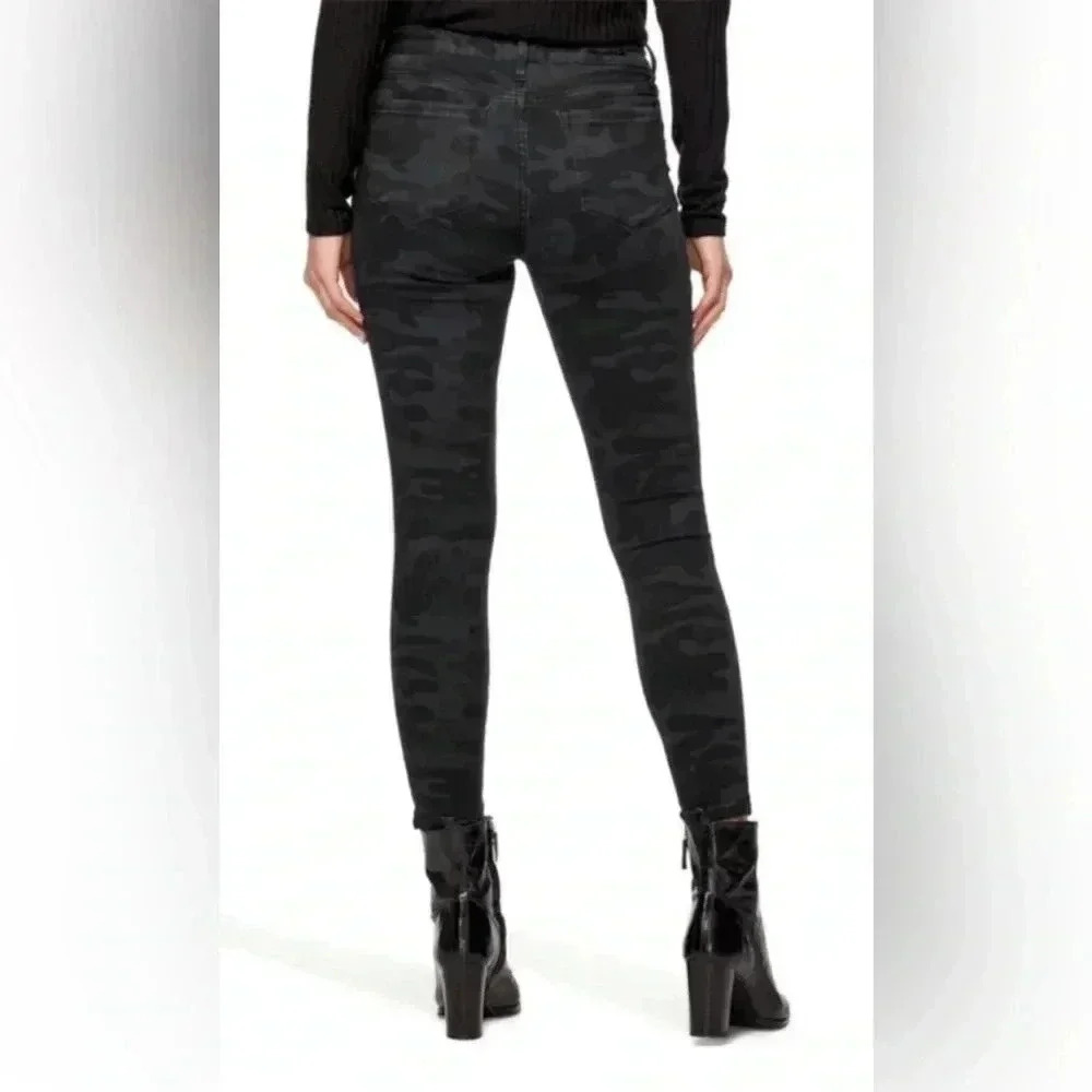 Social Standard by Sanctuary Ankle Skinny Mid Rise Flex Jean in Black Grey Camo - Picture 10 of 14
